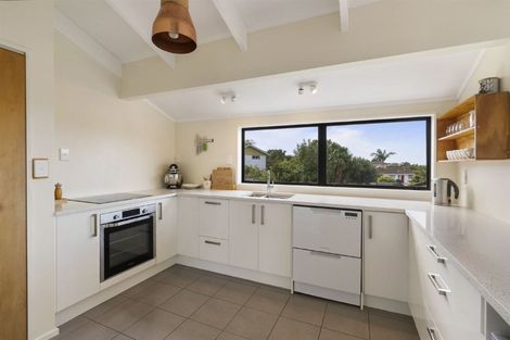 Photo of property in 2/3 Ceramco Place, Torbay, Auckland, 0630