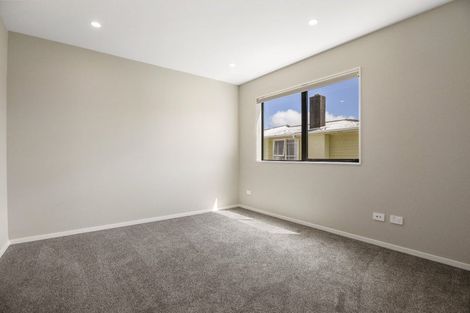 Photo of property in 47a Gossamer Drive, Pakuranga Heights, Auckland, 2010