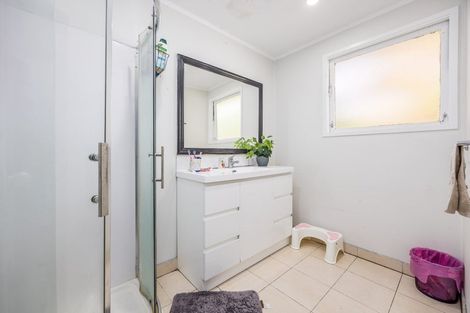 Photo of property in 381 Roscommon Road, Clendon Park, Auckland, 2103