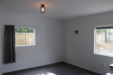 Photo of property in 5 Sullivan Avenue, Mangere Bridge, Auckland, 2022