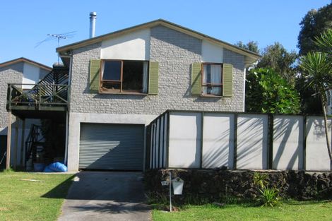 Photo of property in 2/9 Redwing Street, Browns Bay, Auckland, 0630