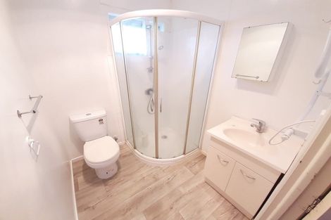 Photo of property in 2/27 Exmouth Road, Northcote, Auckland, 0627