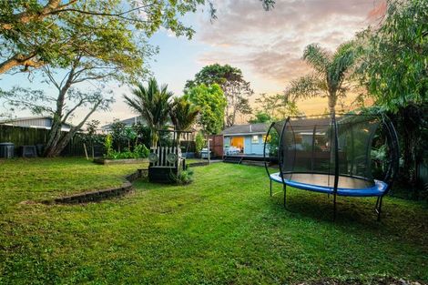 Photo of property in 96 Millbrook Road, Sunnyvale, Auckland, 0612