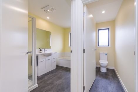 Photo of property in 5 Sardinia Grove, Fitzherbert, Palmerston North, 4410