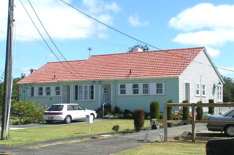 Photo of property in 11 Fairfax Avenue, Northcote, Auckland, 0627