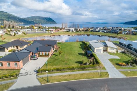 Photo of property in 5 Pukeko Way, Kinloch, Taupo, 3377
