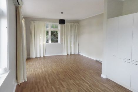 Photo of property in 33 Ferry Road, Days Bay, Lower Hutt, 5013