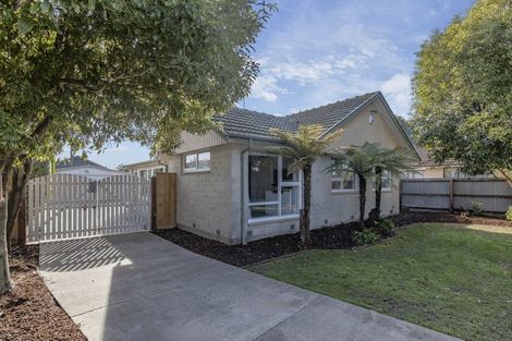 Photo of property in 24 Woodend Road, Woodend, 7610