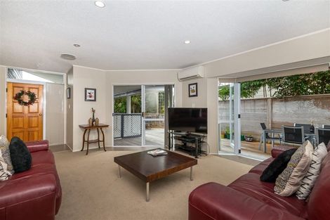 Photo of property in 1/39 Radiata Lane, Chatswood, Auckland, 0626