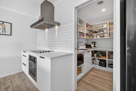 Photo of property in 33 Te Kio Crescent, Papamoa Beach, Papamoa, 3118