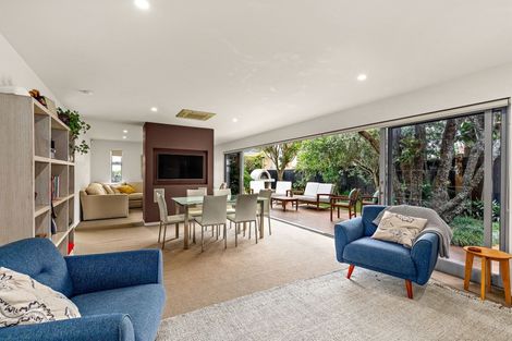 Photo of property in 9a Evelyn Place, Hillcrest, Auckland, 0627