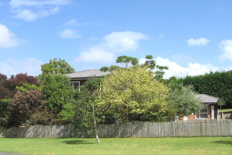 Photo of property in 2/3 Oystergrove Road, West Harbour, Auckland, 0618