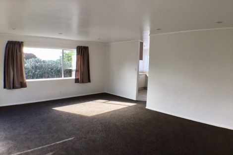 Photo of property in 2/27 Mannering Place, Hillcrest, Auckland, 0627