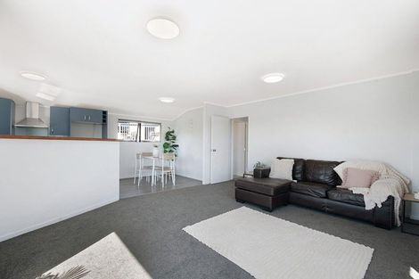 Photo of property in 2/25 Clearview Heights, Ranui, Auckland, 0612