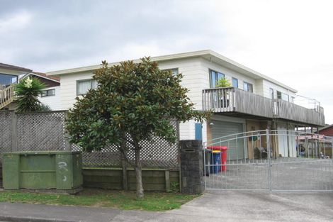 Photo of property in 26 Madigan Place, Glendene, Auckland, 0602