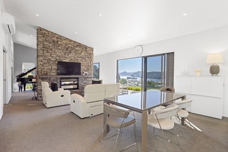 Photo of property in 16 Harbour View Heights, Picton, 7220