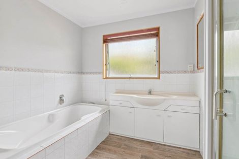 Photo of property in 33 Meadowvale Avenue, Forrest Hill, Auckland, 0620