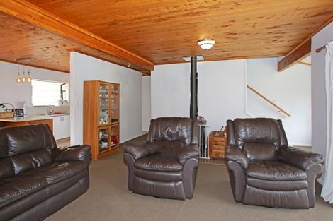 Photo of property in 42 Codlin Road, Waiuku, 2683