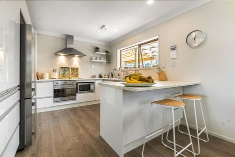 Photo of property in 59 Chelsea View Drive, Chatswood, Auckland, 0626