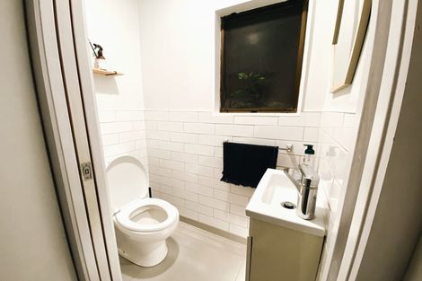 Photo of property in 1/2 Hobby Avenue, Birkdale, Auckland, 0626