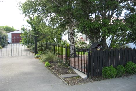 Photo of property in 310a Lake Terrace Road, Shirley, Christchurch, 8061