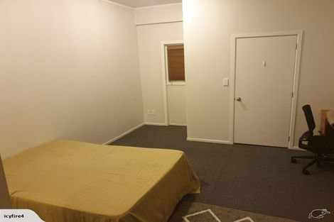 Photo of property in 2/16 Fowler Street, Northcote, Auckland, 0627