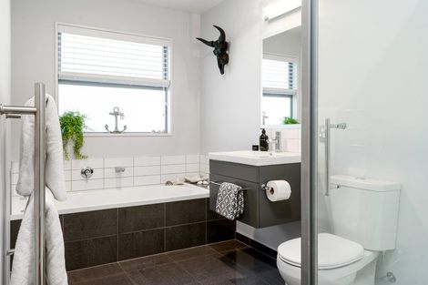Photo of property in 16 Quarry Hill Terrace, Kennedys Bush, Christchurch, 8025