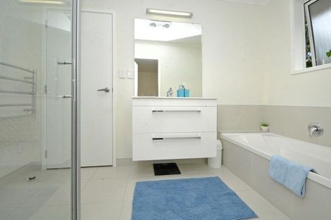 Photo of property in 6 Rohea Place, Opaheke, Papakura, 2113