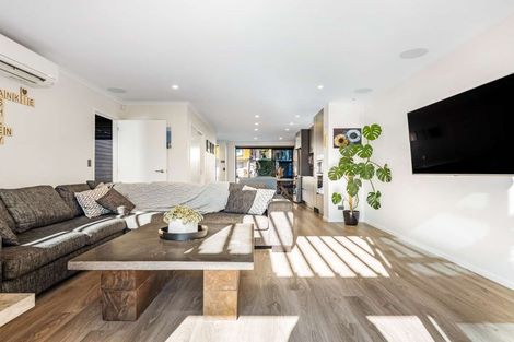 Photo of property in 3 Seafarer Crescent, Stanmore Bay, Whangaparaoa, 0932