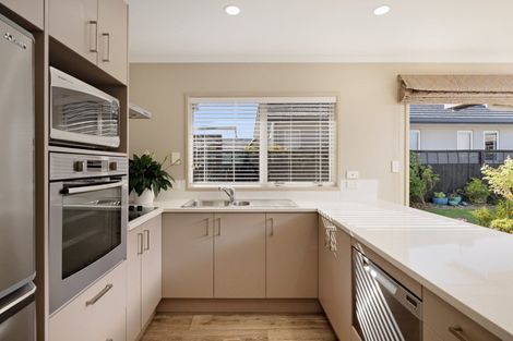 Photo of property in 16 Bridgewater Way, Pyes Pa, Tauranga, 3112