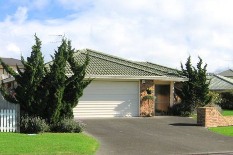 Photo of property in 10 Esther Place, Red Beach, 0932