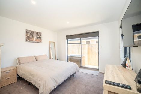 Photo of property in 8 Cyprus Place, Fitzherbert, Palmerston North, 4410