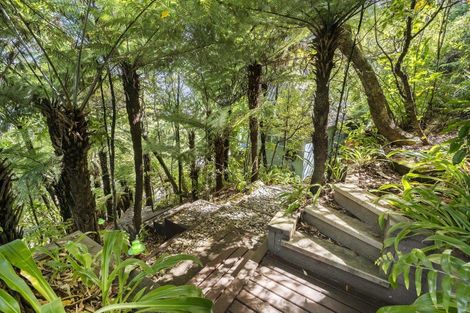 Photo of property in 17 Dillon Street, Lowry Bay, Lower Hutt, 5013