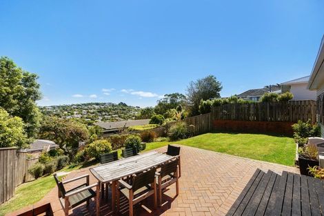 Photo of property in 70 Glanmire Road, Newlands, Wellington, 6037