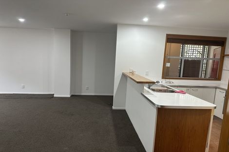 Photo of property in 8a Madeira Lane, Grafton, Auckland, 1023