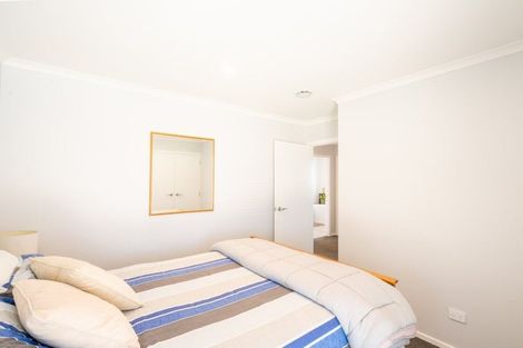 Photo of property in 96 Johnstone Drive, Fitzherbert, Palmerston North, 4410