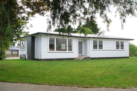 Photo of property in 56 Southsea Crescent, Silverdale, Hamilton, 3216