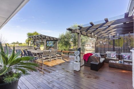 Photo of property in 33 Channing Crescent, Botany Downs, Auckland, 2010