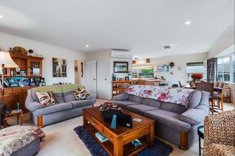 Photo of property in 2/8 Kinder Street, Acacia Bay, Taupo, 3330