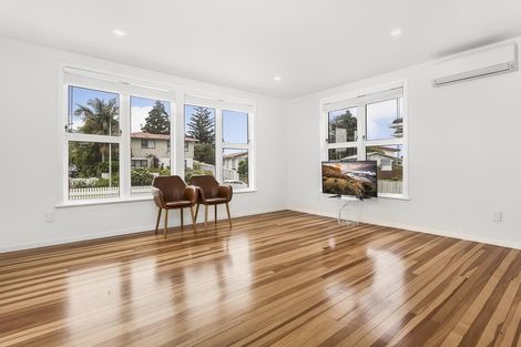 Photo of property in 11 Windrush Close, Mangere, Auckland, 2022