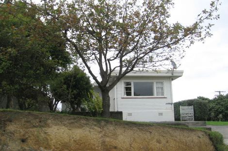 Photo of property in 2 Mexted Terrace, Tawa, Wellington, 5028