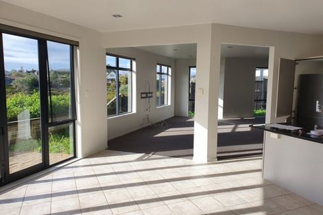 Photo of property in 27c Tamaki Bay Drive, Pakuranga, Auckland, 2010