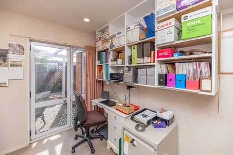 Photo of property in 2 Pentavon Lane, Avonhead, Christchurch, 8042