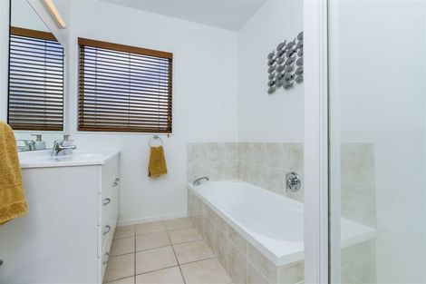 Photo of property in 17 Bushglen Court, Browns Bay, Auckland, 0630