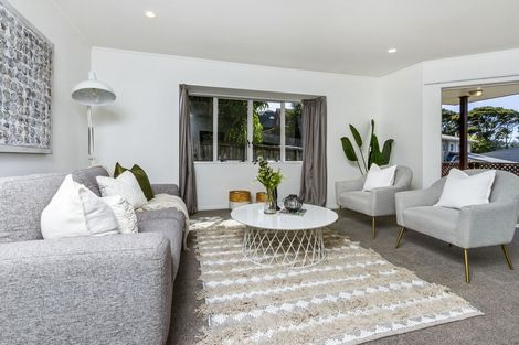 Photo of property in 2/13 Valecrest Place, Bayview, Auckland, 0629