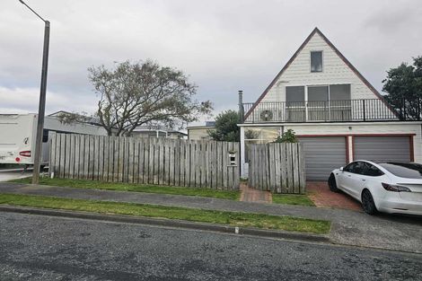 Photo of property in 19 Humphreys Grove, Titahi Bay, Porirua, 5022