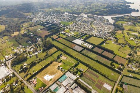 Photo of property in 230 Riverhead Road, Kumeu, 0892