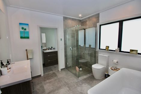 Photo of property in 70 Leeward Drive, Whitianga, 3510