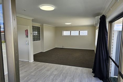 Photo of property in 1/79 Knights Road, Rothesay Bay, Auckland, 0630