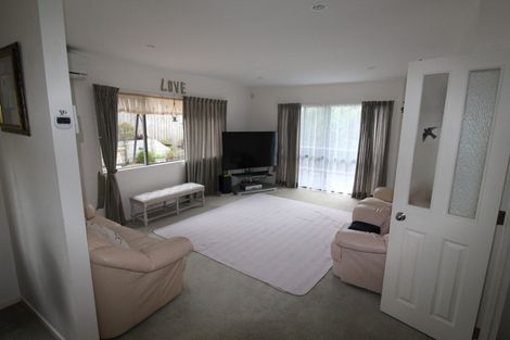 Photo of property in 2/15 Manuka Road, Bayview, Auckland, 0629